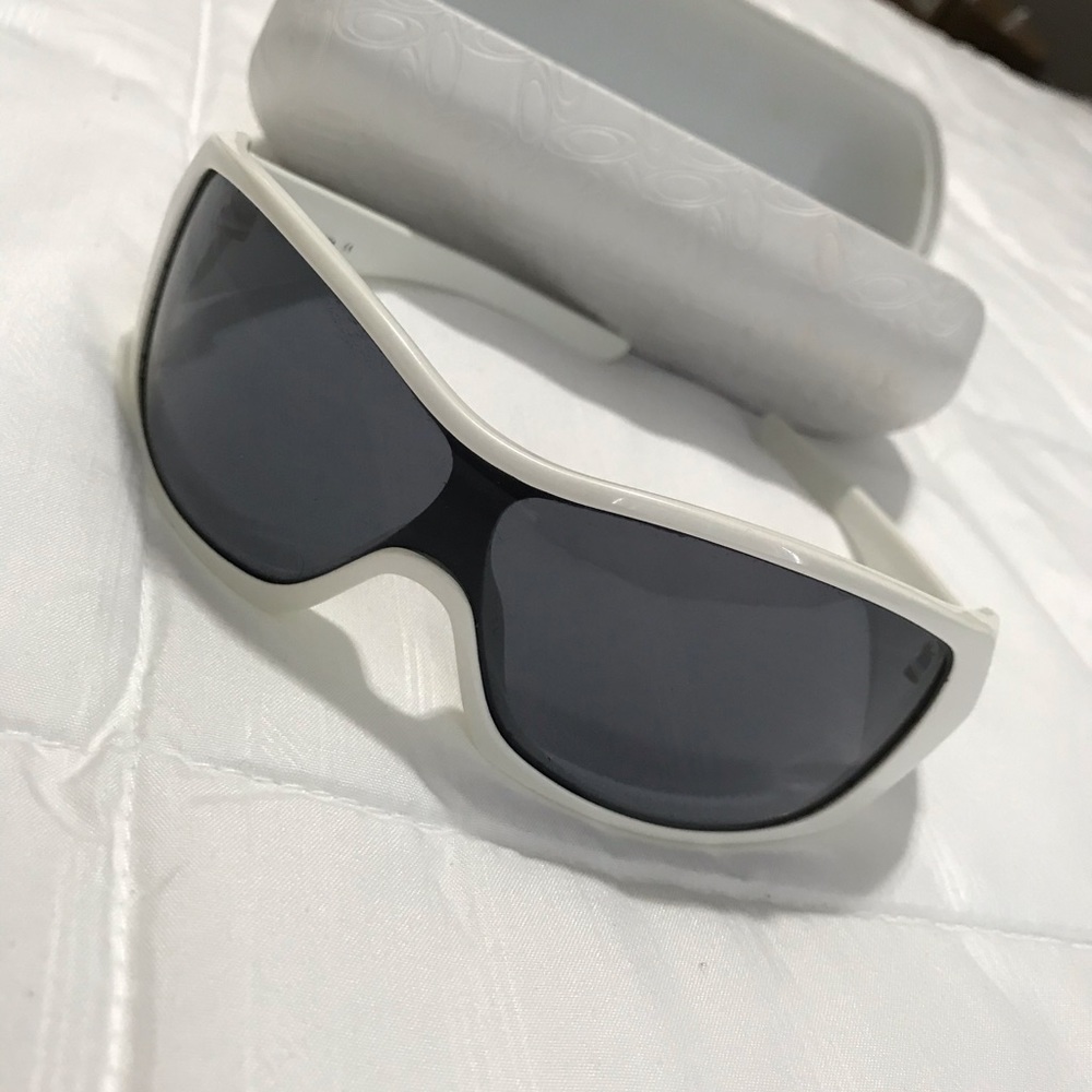 Sunglasses - Picture 2 of 5